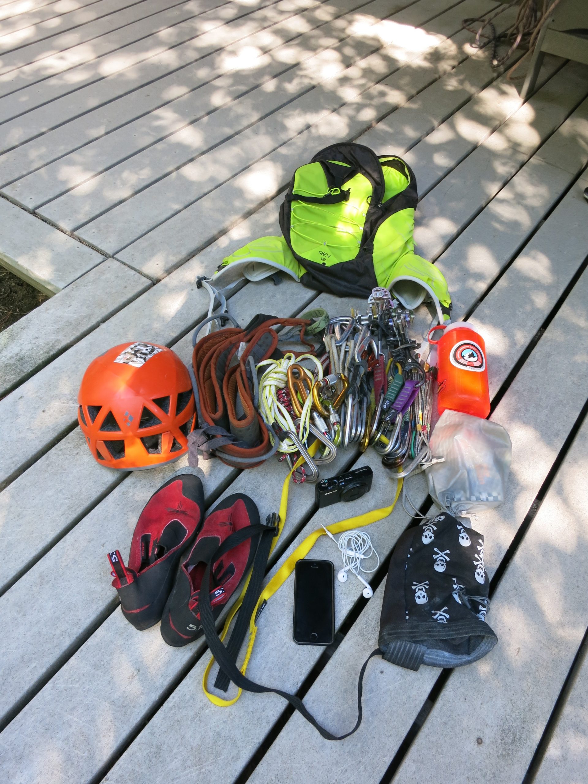 American Mountain Guide/IFMGA Guide Geoff Unger tested Osprey’s Rev 12 Backpack while preparing to teach and while teaching an Alpine Guide Exam in Leavenworth and the Cascades, Washington. He found the pack to be functional and durable.